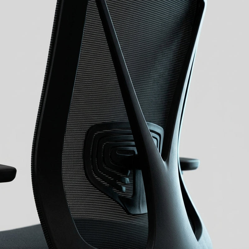 Flexible S-shaped mesh backrest